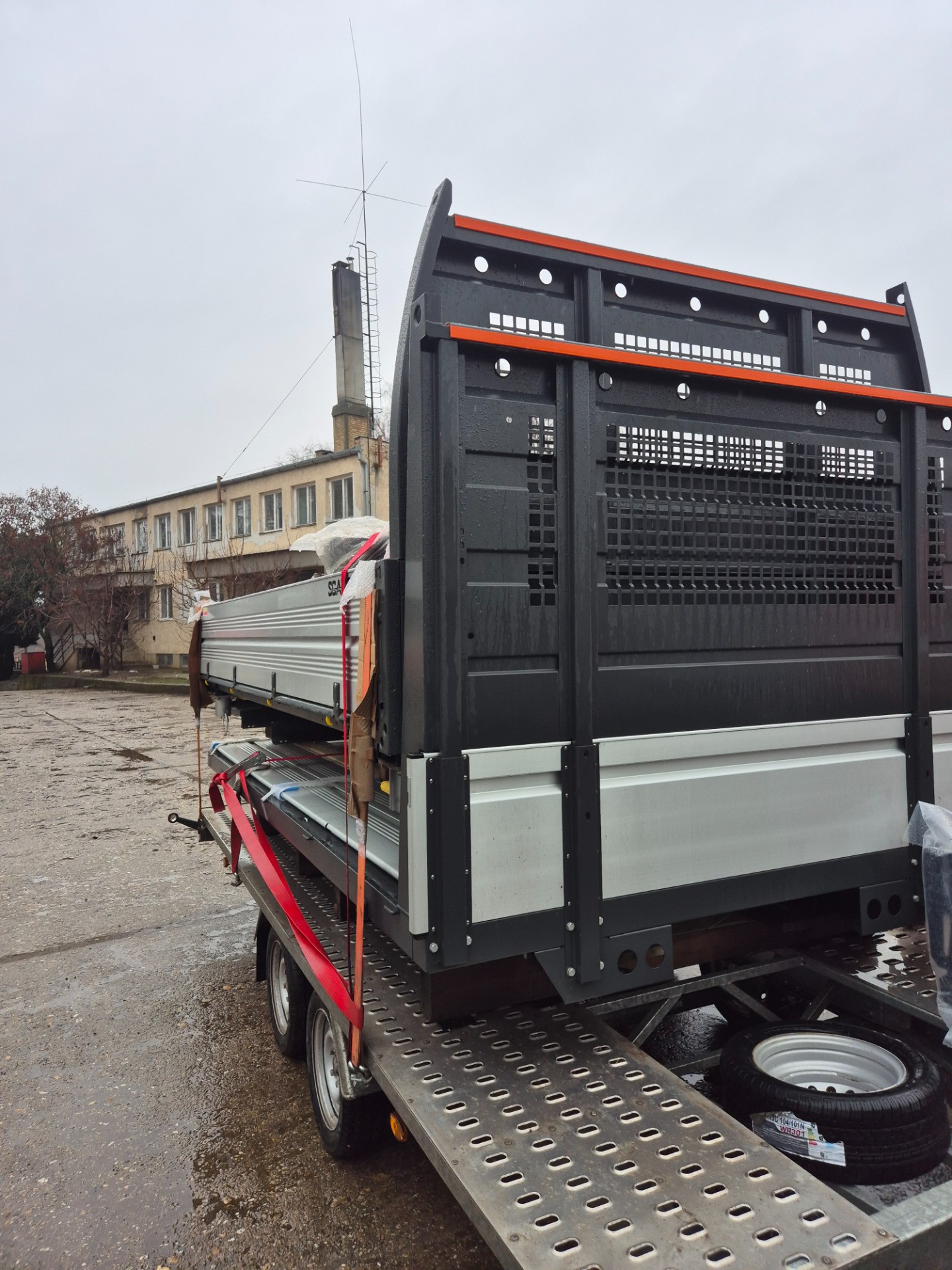 Megérkeztek az első SCATTOLINI felépítmények  